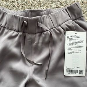 Women’s Lululemon on the fly jogger